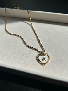 Heart pendant necklace